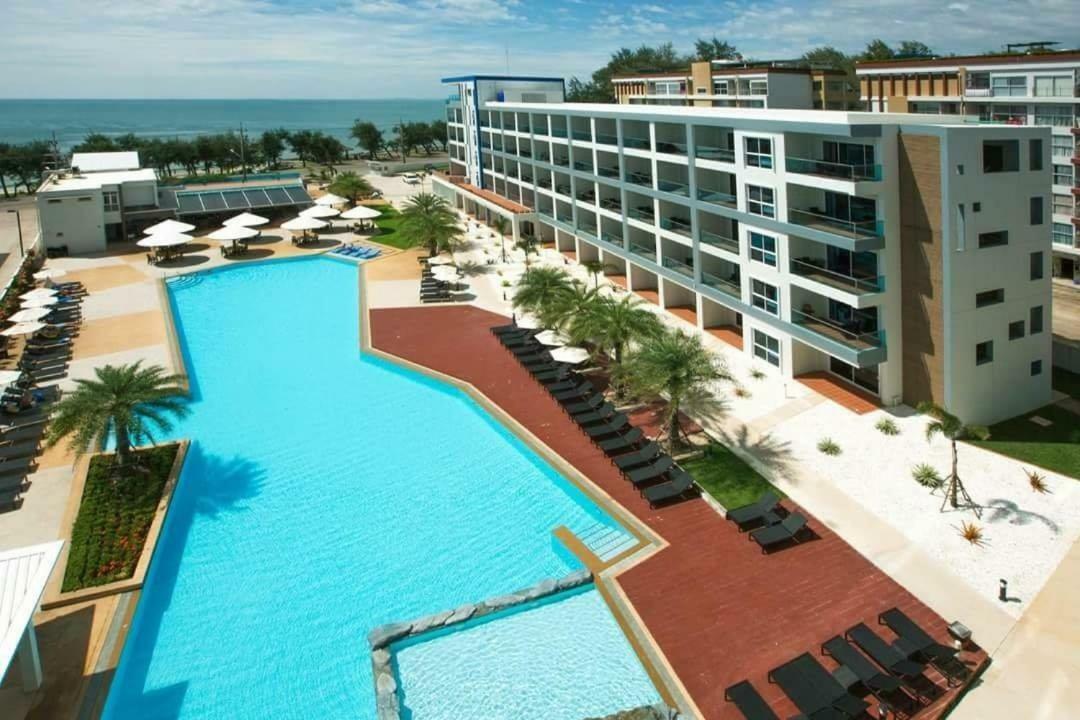 Apartment Grandblue Condominium#702 Seaview Topfloor Maephim Rayong Mae Phim